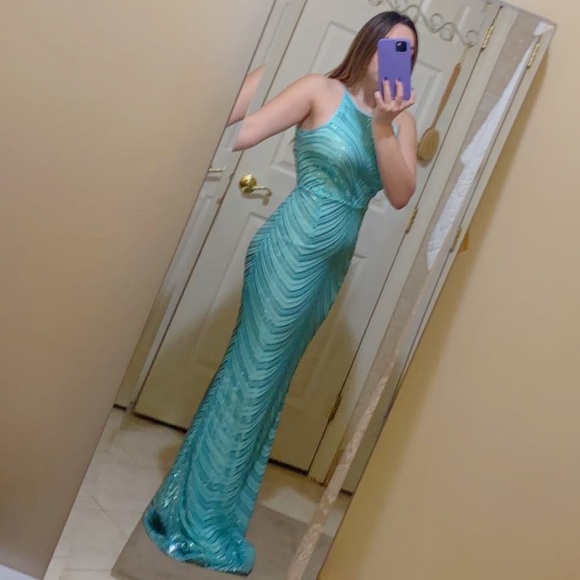 Prom dress - Picture 3 of 3